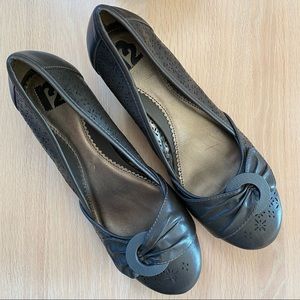 Slip On Medium Wedge Round Toe Pump Sadee By R2